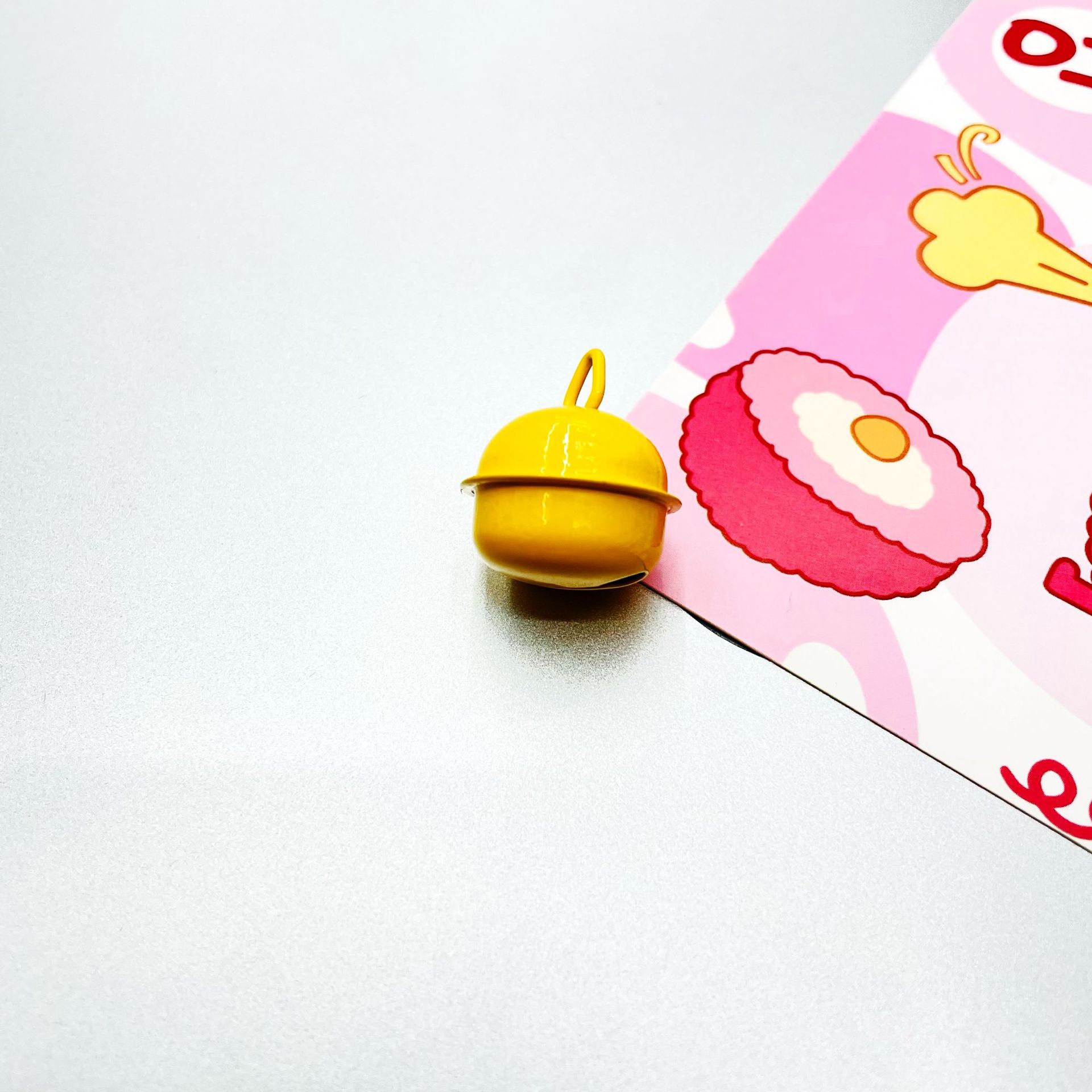 22mm colorido una palabra pintada campana DIY accesorios joyería pulsera bolsas de llaves colgar material de Navidad al por mayor