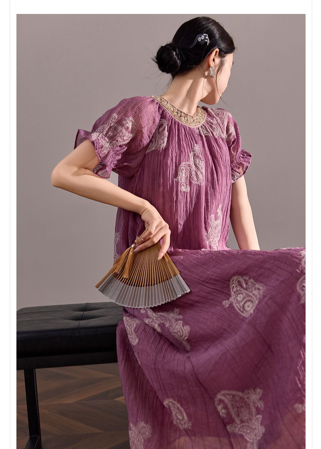 Đầm maxi nữ thêu họa tiết Chinoiserie cao cấp phong cách mới — Tím chi tiết 2