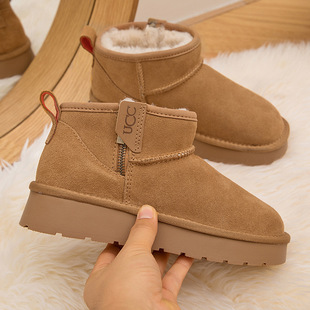 Thick Bottom Short Tube Sheepskin One-piece Snow Boots Women's 2024 Winter New Side Zipper Slip-on Shoes