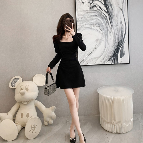 French-style Hepburn-inspired black square-neck long-sleeve dress for women—autumn/winter design, perfect for petite figures, with a flattering A-line silhouette