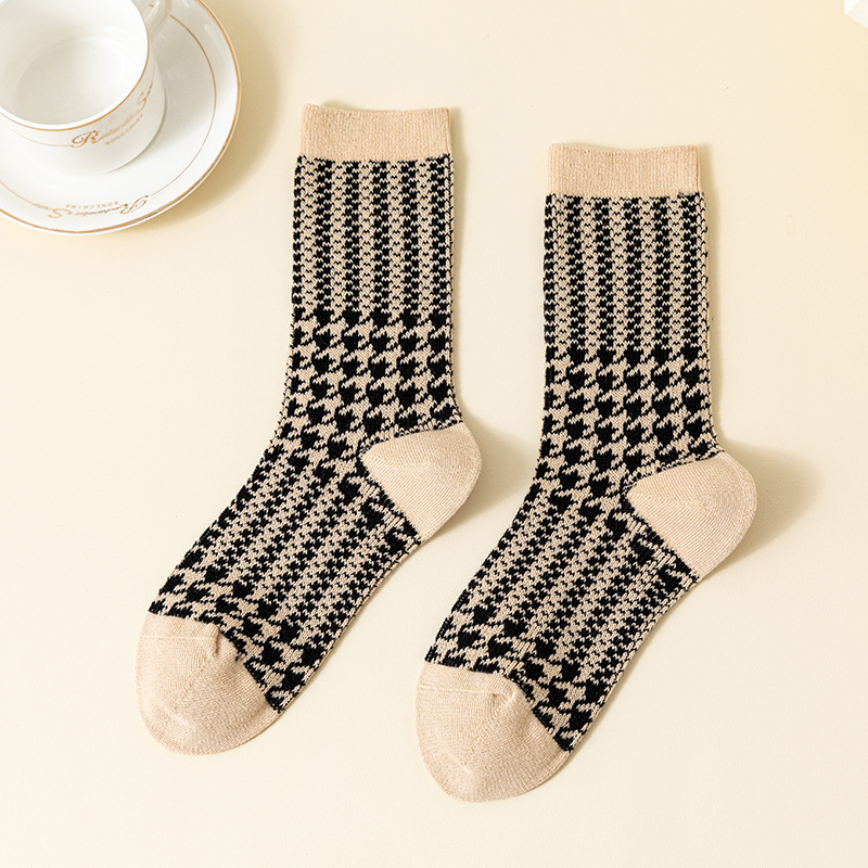 Algodón de color sólido, calcetines de doble aguja de dos vías, calcetines de pila de viento británicas, calcetines de primavera y otoño coreanos sin hueso.