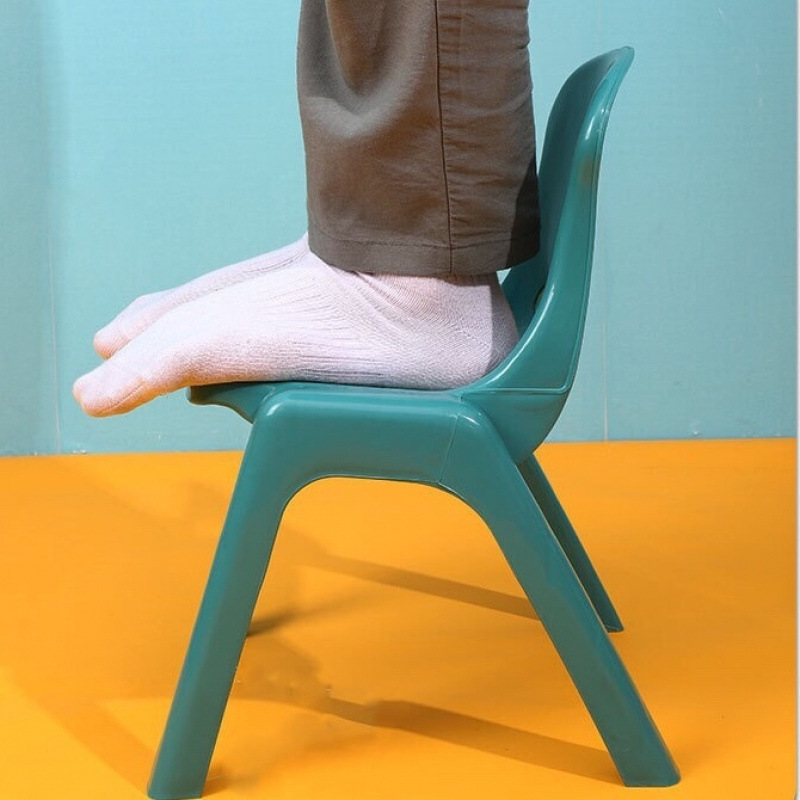 Taburete pequeño grueso, silla trasera, dormitorio duradero, jardín de infantes, taburete de plástico para el hogar, silla para escribir extra gruesa, silla pequeña