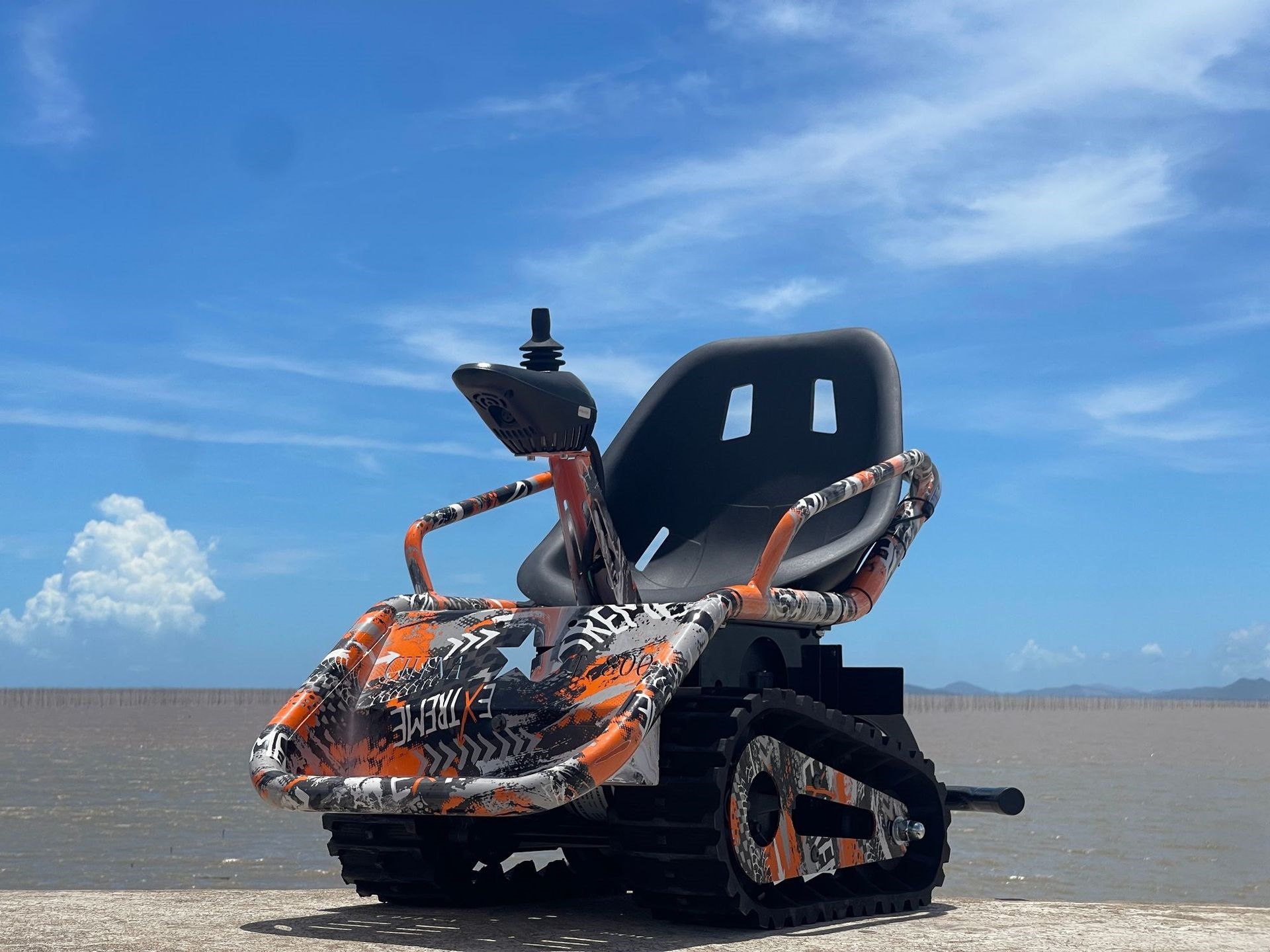 Children's Electric Tracked Beach Vehicle, All-Terrain Tracked Go-Kart, Upgraded Anti-Tip Tracked Tank Vehicle