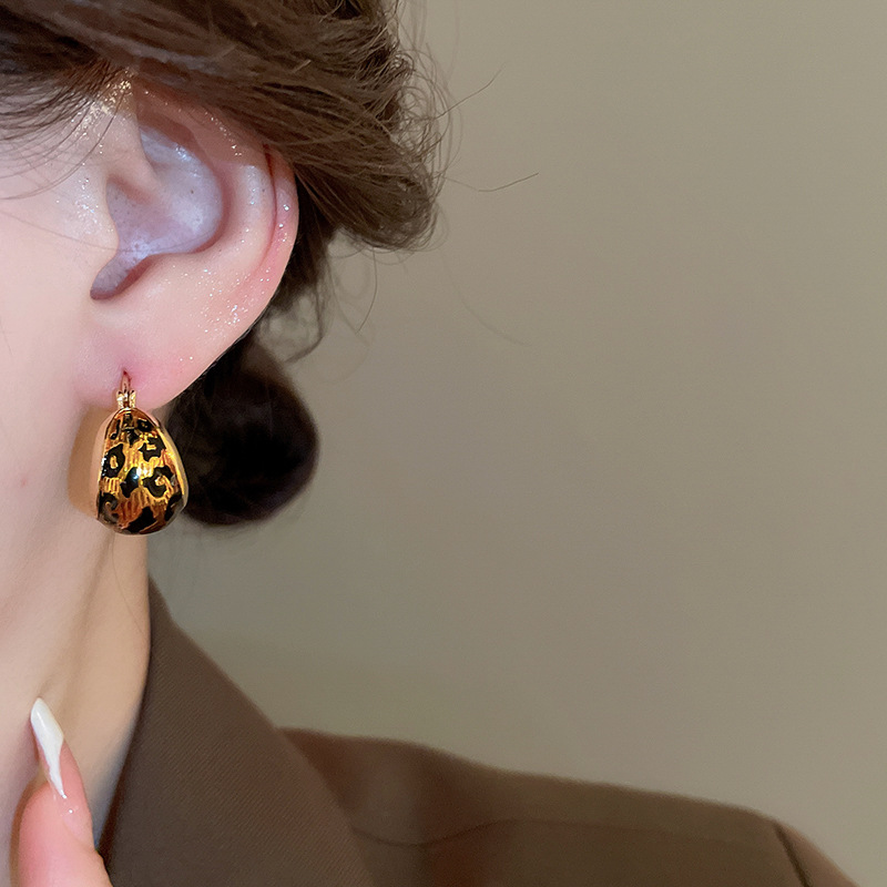 Boucles d'oreilles à clous géométriques à imprimé léopard en or véritable plaqué or haut de gamme, boucles d'oreilles rétro, boucles d'oreilles à la mode et au tempérament_voghion.com