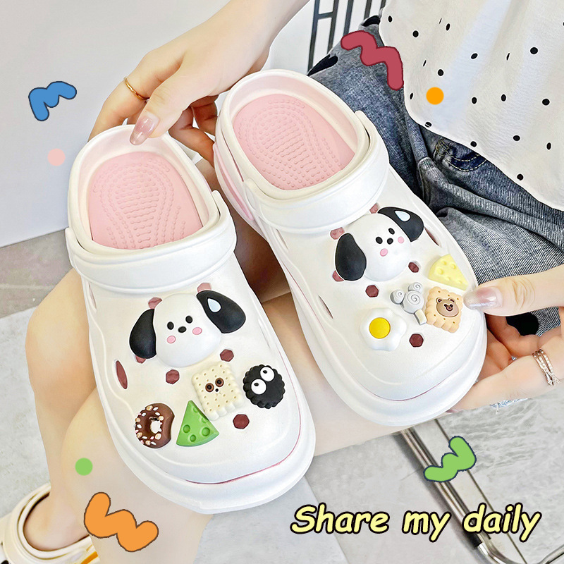 Nueva calidad de bricolaje, zapatos con agujeros, mujeres al por mayor, 2025, uso de verano, fondo grueso de dibujos animados, pisando mierda, sandalias Baotou, cabello