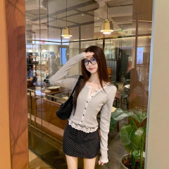 法式设计感拼接蕾丝花边针织开衫女春季辣妹短款修身灰色长袖上衣