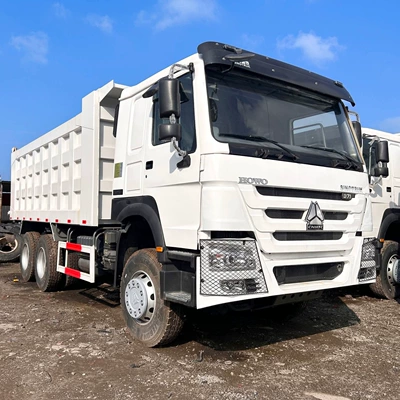 Manufacturer cross-border exports HOWO 6×4 eight-wheel self-loading double-axle dump truck for transporting soil and debris