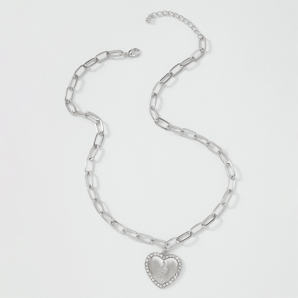 Collar De Aleación De Diamantes De Imitación Con Colgante De Corazón Geométrico De Estilo Simple display picture 6