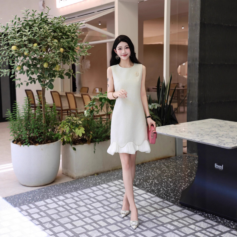 2025年夏季新款女装欧美风无袖连衣裙圆领设计优雅大方温柔气质裙|undefined