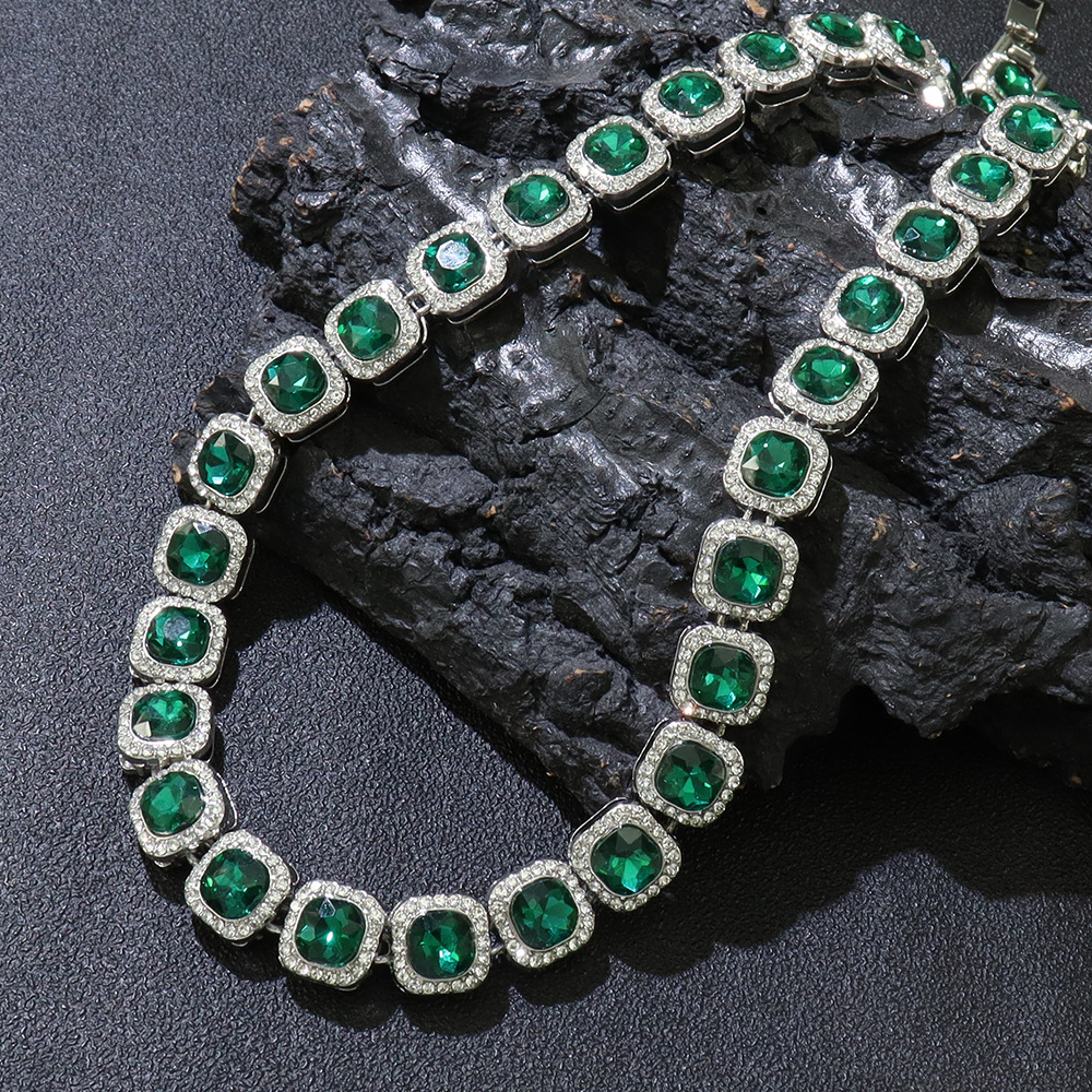Hip-Hop Vierkante Volledige Diamant Groene Rots Candy Ketting Coole Streetdance Motorfiets Stijl Sleutelbeen Halsketting_voghion.com