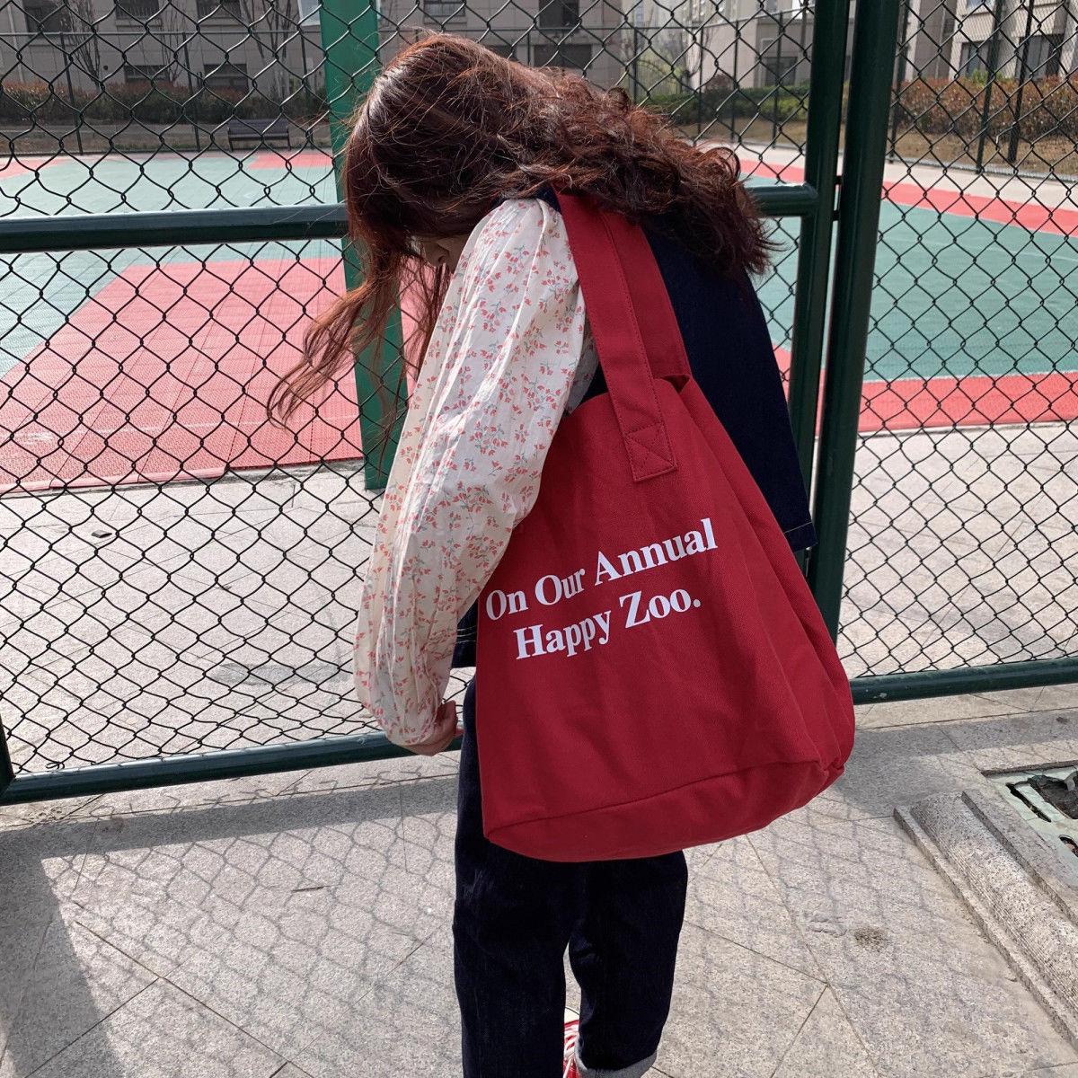 Red personalized casual tote bag, niche letter single-shoulder bag, mommy bag, retro large-capacity commuting canvas bag undefined