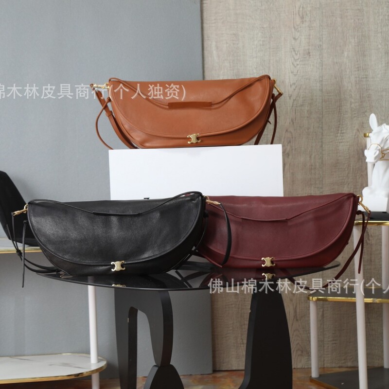 2026 All-Steel Original Leather Halfmoon Half-Moon Bag, High-End Sheepskin Women's Bag, Can Be Carried by Hand, on the Shoulder, or Cross-Body 2026 All-Steel Original Leather Halfmoon Half-Moon Bag, High-End Sheepskin Women's Bag, Can Be Carried by Hand, on the Shoulder, or Cross-Body