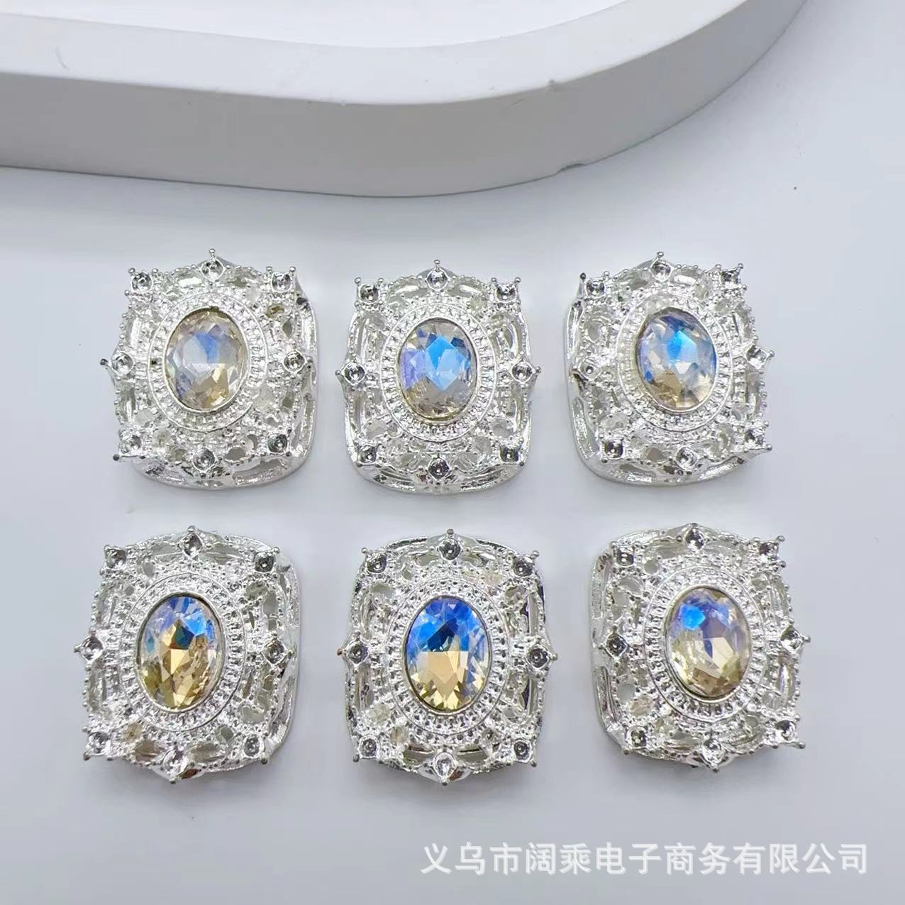 ダイヤモンドの長い方の大きい魔の箱の多い八穴のジルコニウムのdiyの手作りのビーズのブレスレットのネックレスの合金のアクセサリーのビーズの部品