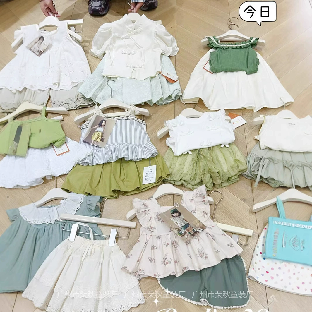 Оптовая продажа модной детской одежды в корейском стиле весной и осенью от гуанчжоуского бренда, поставка для прямых трансляций, оптовая продажа детской одежды в физическом формате.