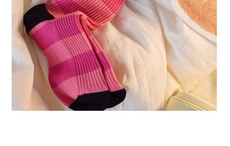 Frau Einfacher Stil Streifen Baumwolle Jacquard Crew Socken Ein Paar display picture 2