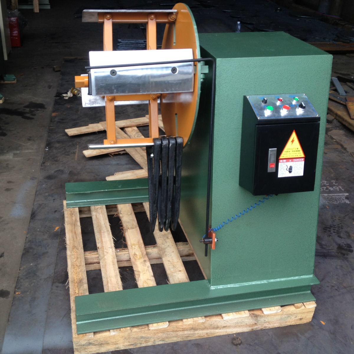 售  金属卷料料    材料放卷机   材料架    冲床放料机质量好