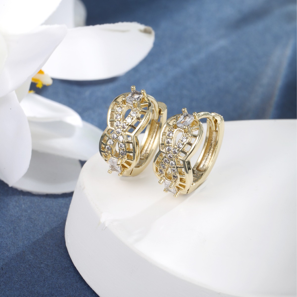 Xuping joyas de bronce de piedra de diamante llena de pendientes de aleación de diamante de moda europea y americana nicho ligero de lujo alta sensación de pendientes para mujeres
