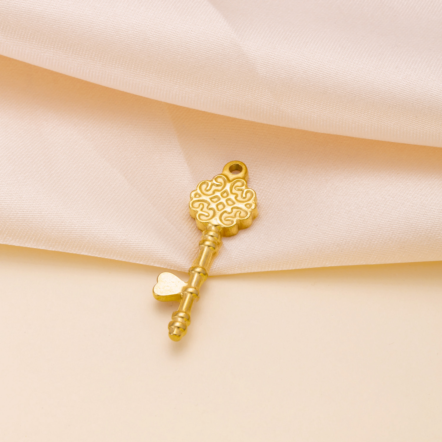 Colgante único transfronterizo accesorios de acero inoxidable europeos y americanos accesorios de collar de marca redonda estrella de mar accesorios de joyería de bricolaje exquisitos y lindos