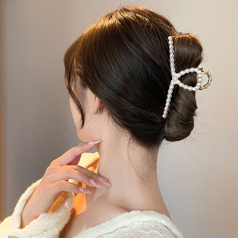 Celebridad de Internet 2024 Nueva Perla grande horquilla clip de pelo hembra Cabeza trasera horquilla tocado clip avanzado clip de tiburón