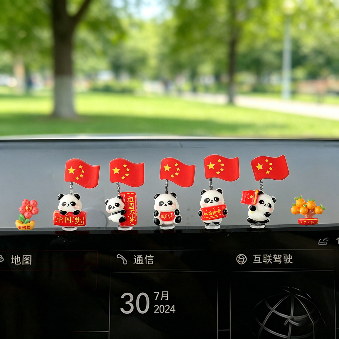 2026 decoraciones de automóviles consola nueva bandera panda decoraciones dibujos animados adornos de escritorio de automóviles eléctricos lindos