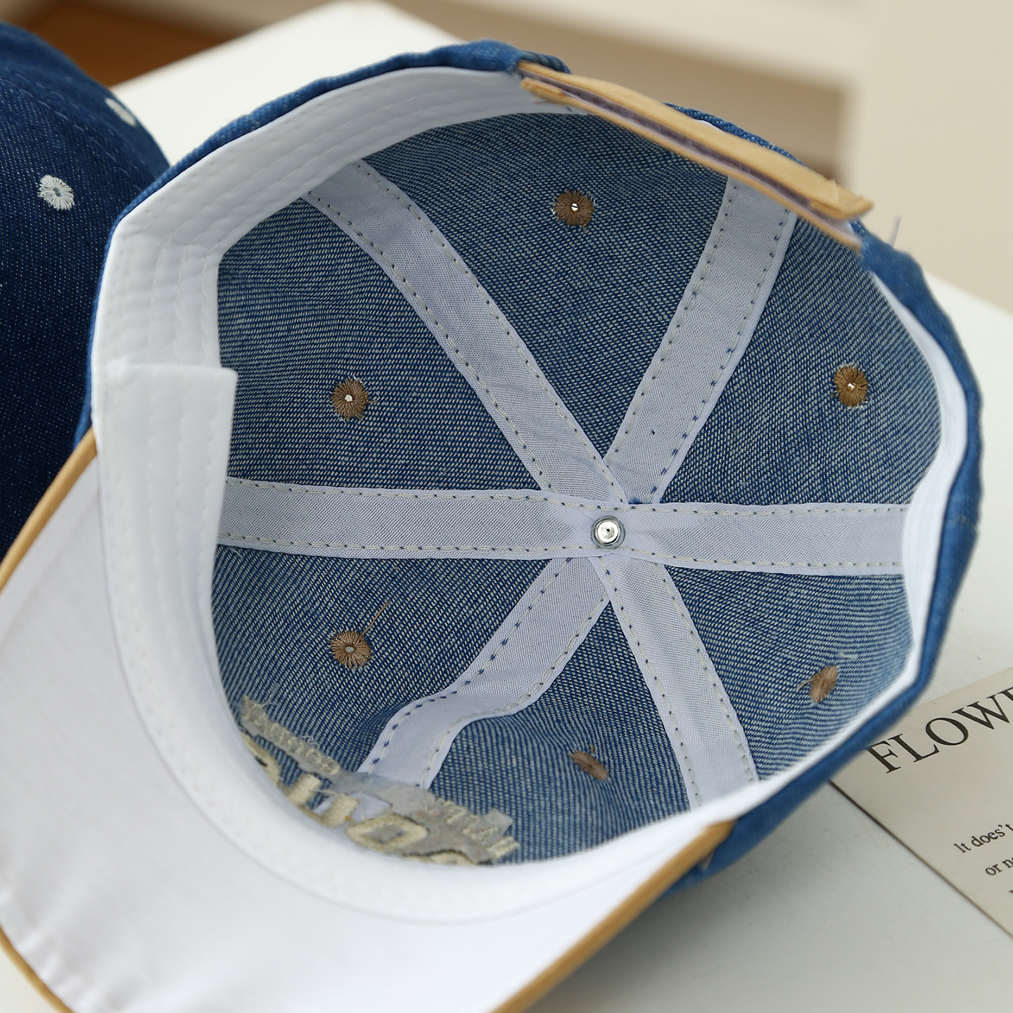 Boné de basebol casual para menino em ganga com urso_voghion.com