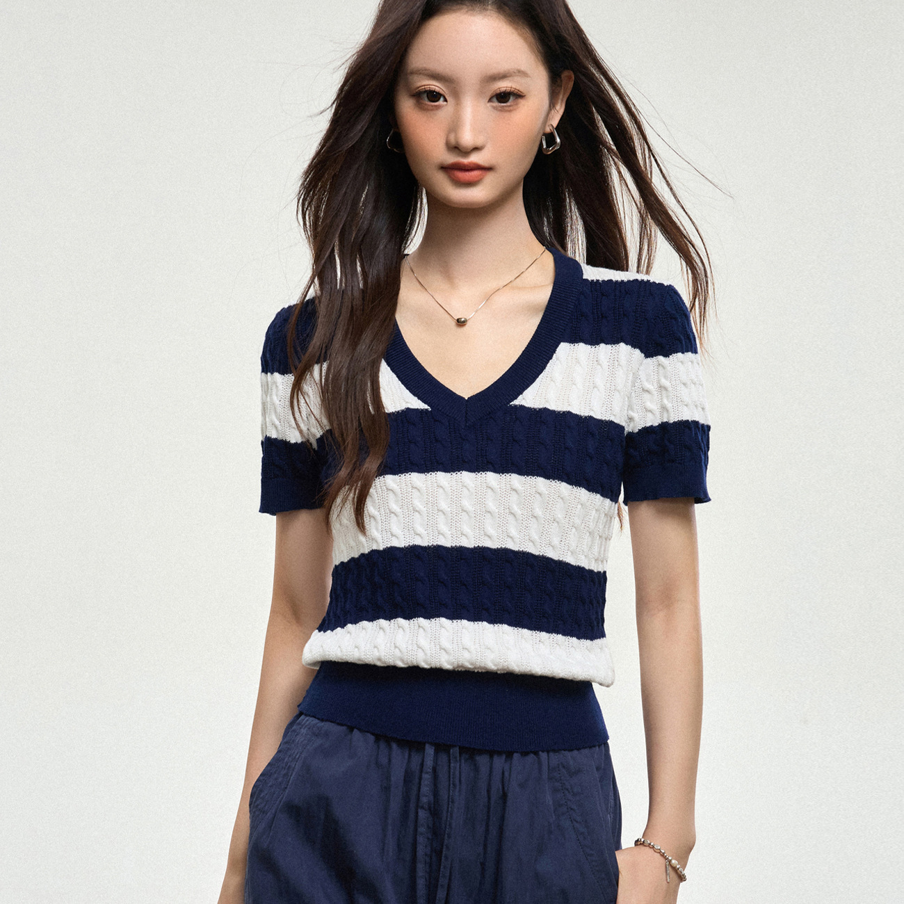 100% Cotton and Linen Knitted Sweater V-Neck Blue and White Striped Color-Blocking Women's Summer New Style 2026 Korean Style Loose Short-Sleeve Top