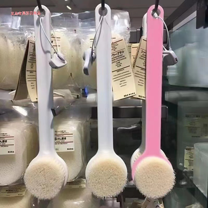 Bath brush and back rub artifact. New bath brush to rub the back without asking for help. Bath brush for lazy people. Multifunctional back rub.