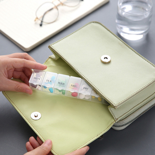 Portable transparent pill box 7-compartment packaging storage box weekly pill box independent reminder plastic pill box wholesale