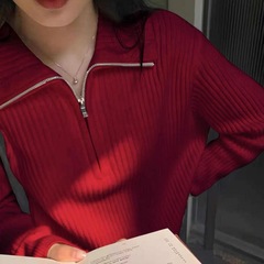 包郵便女装2023年秋冬新作ジッパーセーターニット女性はゆったりとした外着を着ている