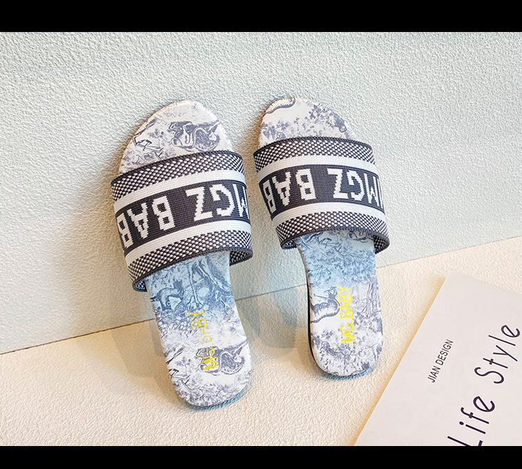 2024 sommer Neue Koreanische kinder Flachen Boden Brief Cool für Kleine Mädchen Weiche Sohle Outwear Mode Casual Hausschuhe_voghion.com