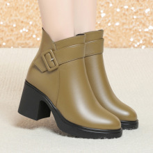 秋冬款厚绒羊毛棉靴子女坡跟中跟保暖短靴女防滑软皮大码妈妈棉皮