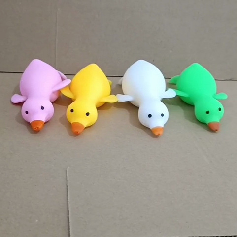 New pinching le duck Lala le flour duck vent decompression toy creative children gift stall supply factory