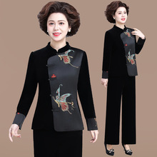 中老年人女妈妈装丝绒拼接外套奶奶春装新款国风刺绣修身显瘦套装