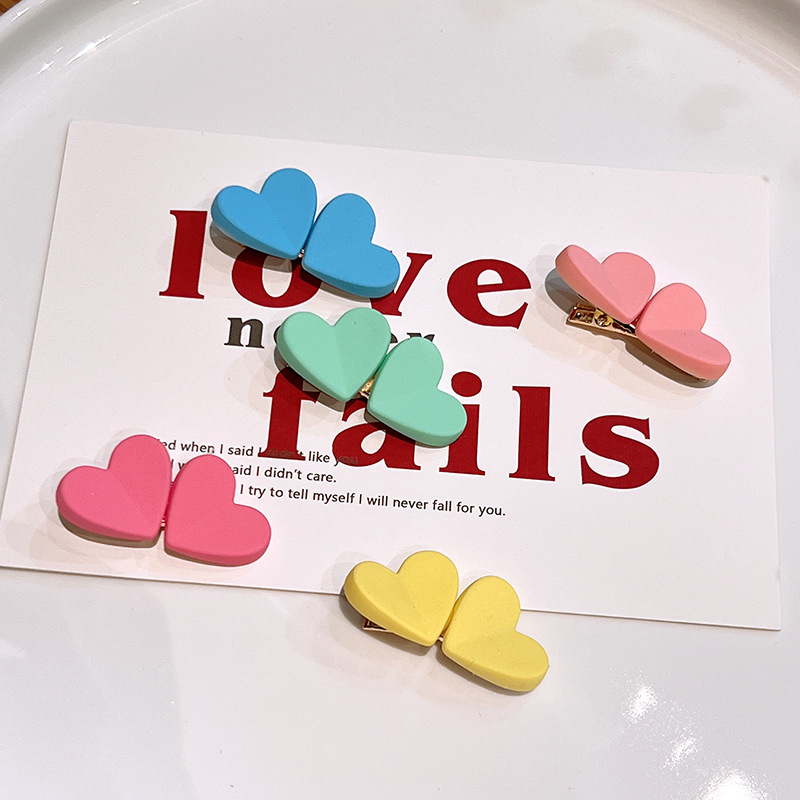 Early Spring New Color Matching Heart-shaped Hairpin display picture 4