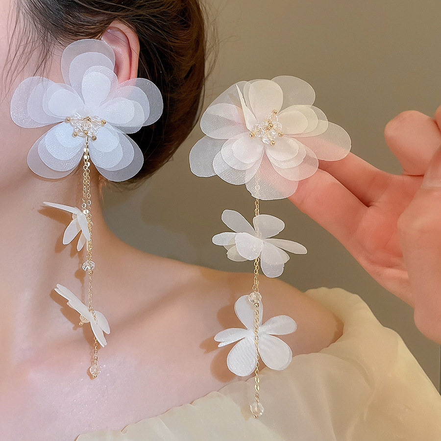 Pendientes de borla de flores de hilo de malla de tela de aguja de plata Pendientes dulces y frescos Pendientes de todo fósforo de moda Sensación de alto nivel de nicho