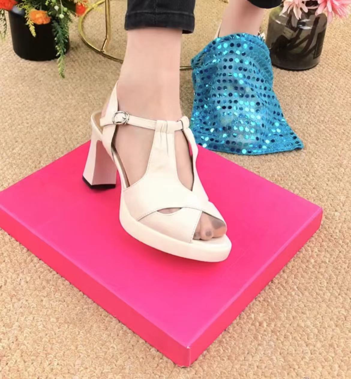 Sandal nữ da thật peep-toe quai chữ T gót vừa — Màu đen chi tiết 4