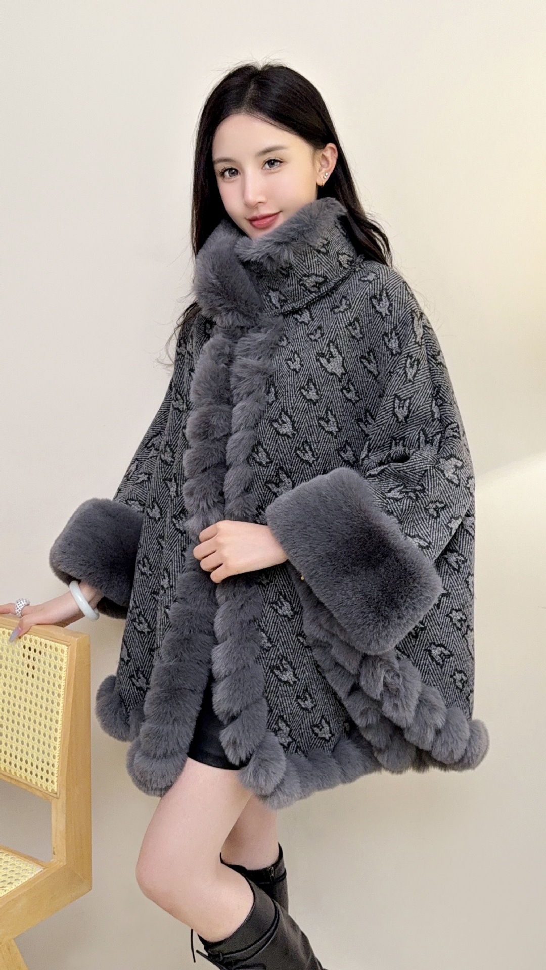 2025 ropa de mujer invierno nuevo estilo mujer comercio exterior moda europea y americana capa chal cálido imitación peludo calle