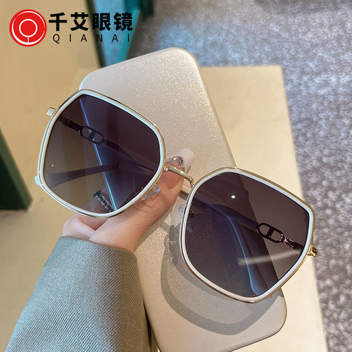 Internet celebrity fashion thick edge flash diamond beige sunglasses  new women's advanced anti-UV polarized sunglasses