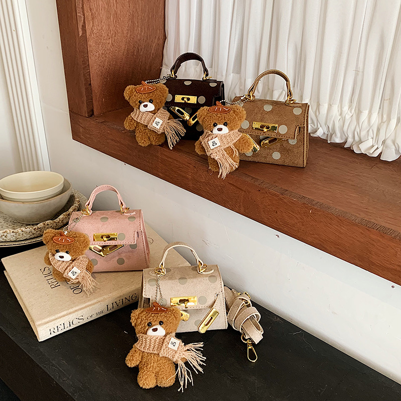 Children's small square bag, women's 2026 autumn new collection, Korean-style trendy and versatile crossbody and handbag, simple and practical for everyday use