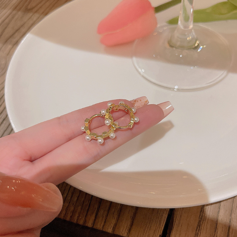 Corea del Sur Nueva Luz de lujo nicho anillo liso anillo de la oreja hebilla hembra ins moda todo fósforo temperamento ZIRCON encantadores pendientes