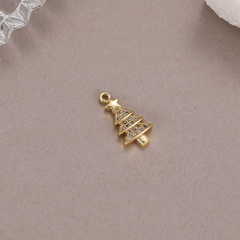 Christmas Tree, Heart Shape, Butterfly Pattern 1 Piece Copper Zircon Christmas Tree Heart Shape Butterfly Elegant Simple Style Streetwear