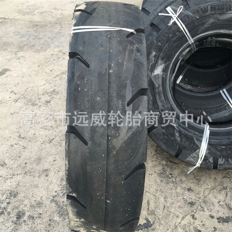 特~鲁飞255/70D406前进9.75-18 1000-20 1200-24井下铲运机轮胎