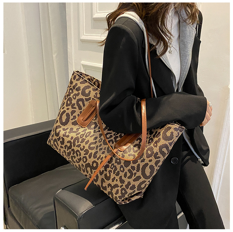 Women's Large Pu Leather Leopard Vintage Style Zipper Tote Bag display picture 14