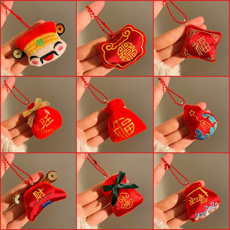 Новогодние маленькие подарки, чтобы сделать событие плюшевые брелки