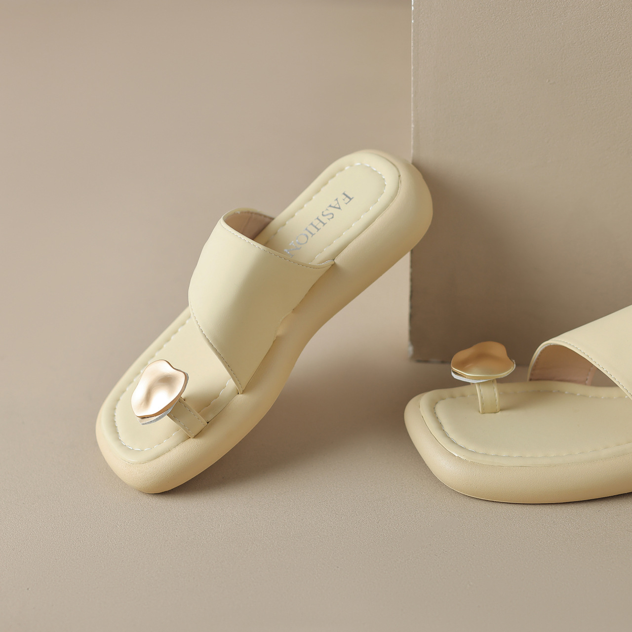 Comfy Women's Flip Flops Summer Trendy Soft Sandals Slippers_voghion.com