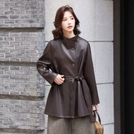 女式皮衣;休闲裤;半身裙