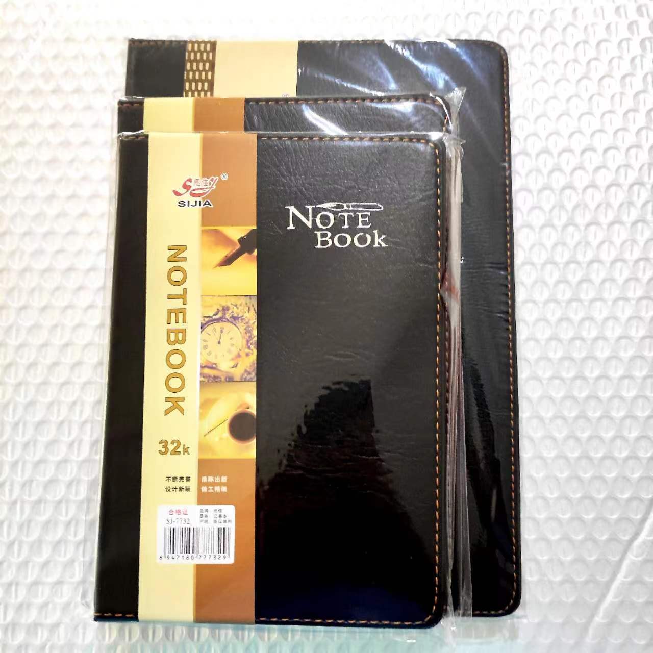 Cuaderno de cuero negro para negocios y reuniones