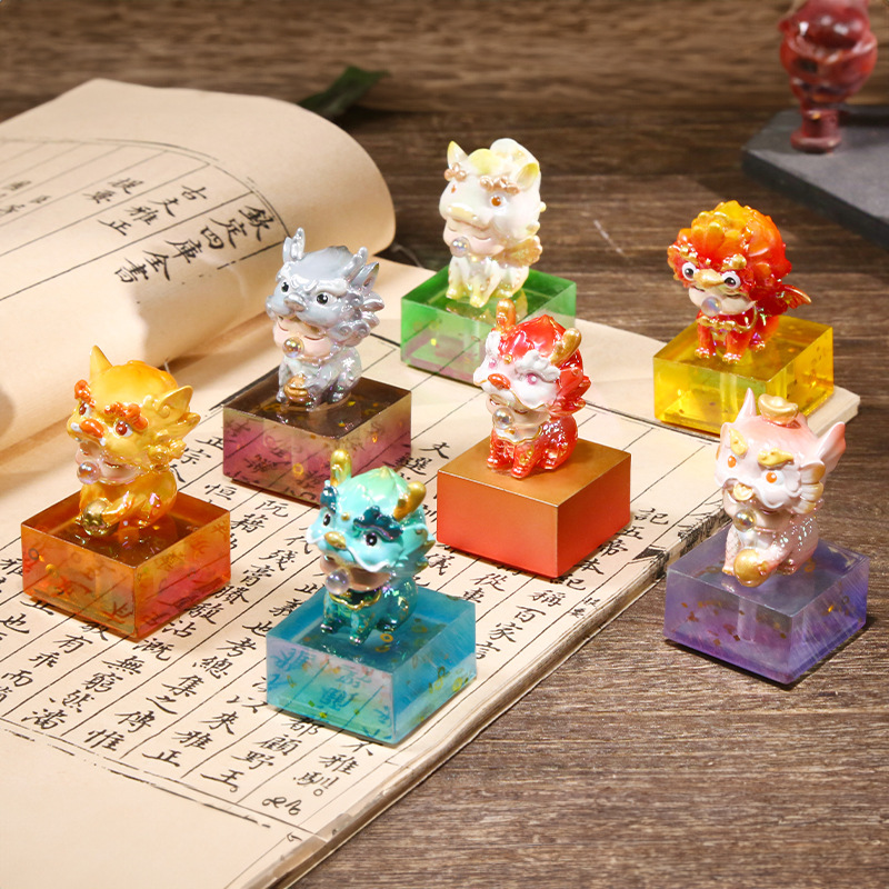 新作ネット人気商品、縁起の良い唐三彩小太馬ブラインドボックス、クリエイティブな干支卓上飾り、ホリデーギフト