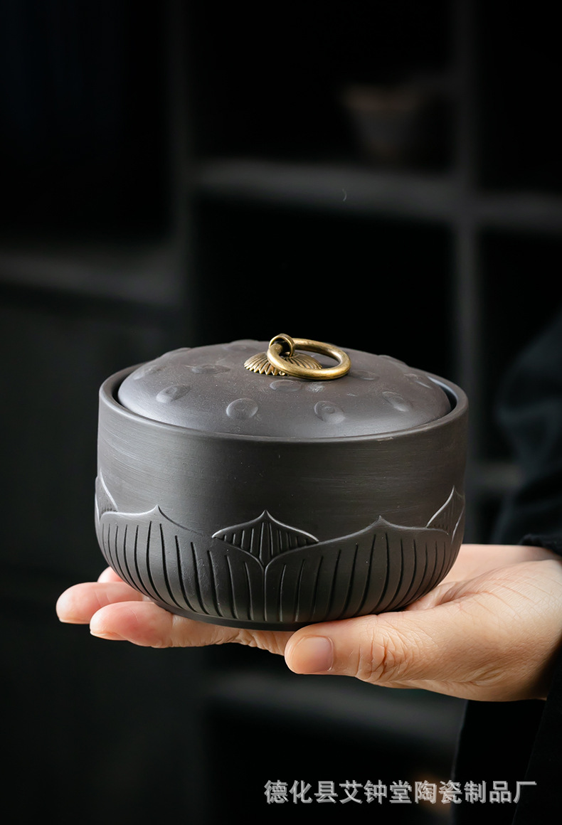 Ceramic Sealed Storage Jar for Herbal Paste Moxa Paste Tea and Dry Goods Airtight Moisture Proof 301-500ML in use