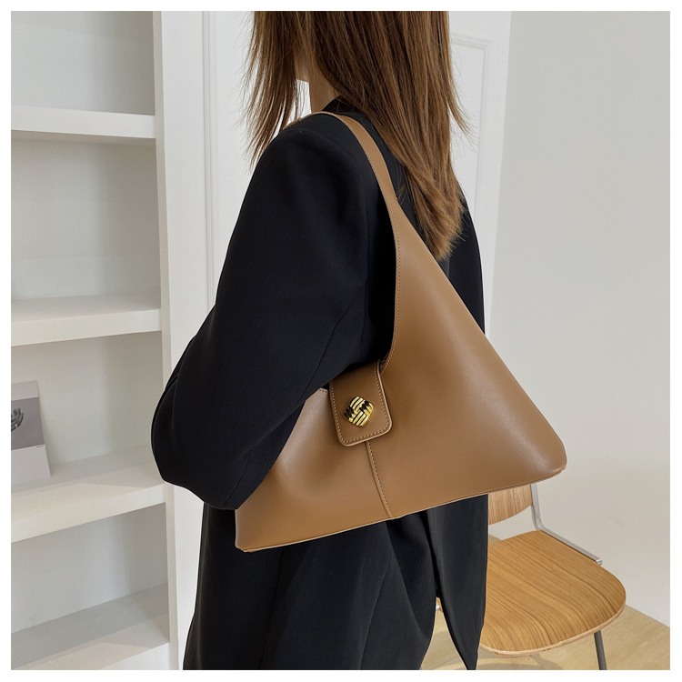 Fashion Solid Color Soft Metal Buckle Underarm Bag Wholesale Nihaojewelry display picture 2